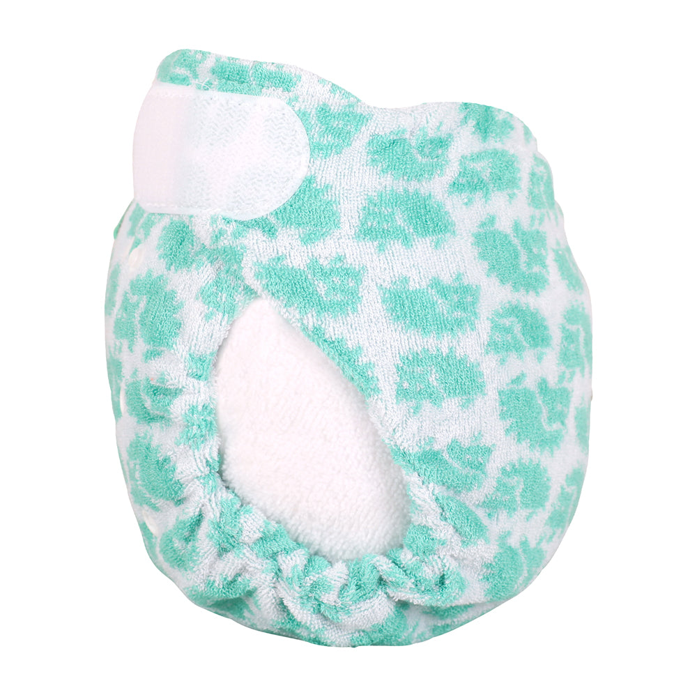 TotsBots Bamboozle Stretch Höschenwindel Newborn (2–8 kg) aus Bambusviskose im Design Hedgehug, seitlich