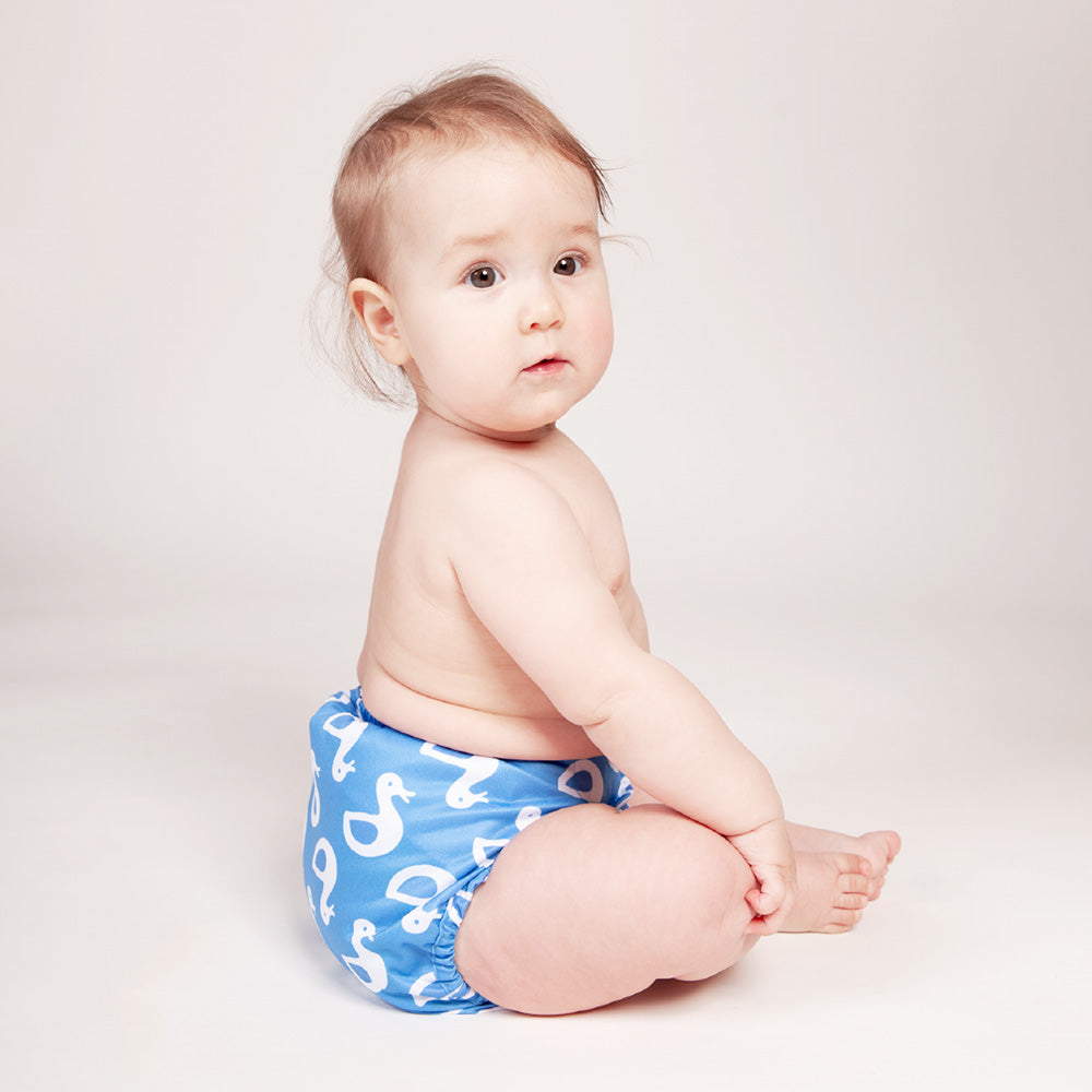 Anwendungsbeispiel: Baby mit TotsBots Bamboozle in verschiedenen Designs – Ansicht 3