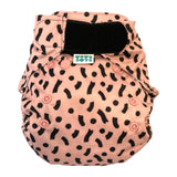 TotsBots Bamboozle Wrap Überhose One Size in Pink Confetti: rosa Stoff mit schwarzem Konfetti-Muster, Klettverschluss vorn