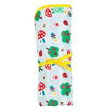 TotsBots Happy Mat wasserdichte Wickelunterlage (72 × 47 cm) im Design Mushroom Town, aufgerollt