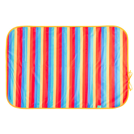 TotsBots Happy Mat wasserdichte Wickelunterlage (72 × 47 cm) im Design Rainbow Stripe