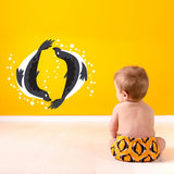 Anwendungsbeispiel: TotsBots SwimTots Schwimmwindel mit Klettverschluss im Design Dive – Ansicht 2