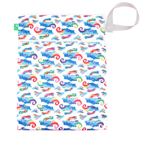 TotsBots doppelter Wetbag mit Trockenfach (Wet & Dry Bag, 38 × 30 cm) im Design Breeze