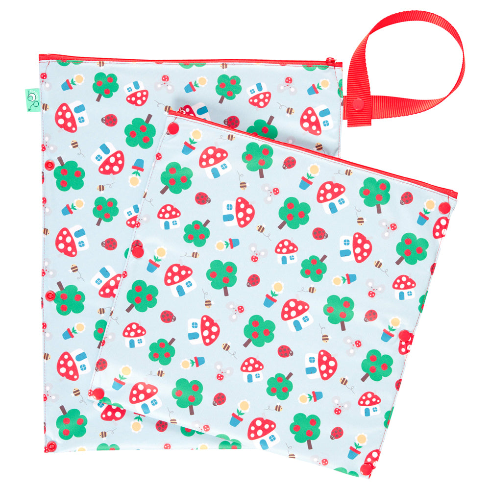 TotsBots doppelter Wetbag mit Trockenfach (Wet & Dry Bag, 38 × 30 cm) im Design Mushroom Town – Ansicht 2