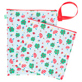 TotsBots doppelter Wetbag mit Trockenfach (Wet & Dry Bag, 38 × 30 cm) im Design Mushroom Town – Ansicht 2