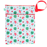 TotsBots doppelter Wetbag mit Trockenfach (Wet & Dry Bag, 38 × 30 cm) im Design Mushroom Town