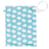 TotsBots Wetbag Gr. M (38 × 30 cm), wasserdichter Windelsack im Design Fluffy Cloud