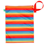 TotsBots Wetbag Gr. M (38 × 30 cm), wasserdichter Windelsack im Design Rainbow Stripe