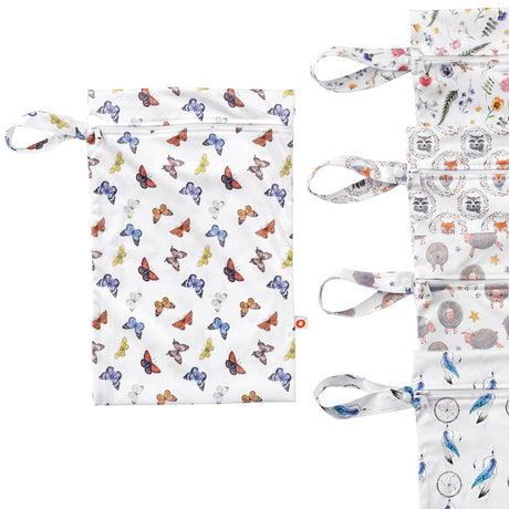 XKKO Wetbags Größe M 30 x 45 cm in mehreren Designs mit Druckknopf-Schlaufe nebeneinander