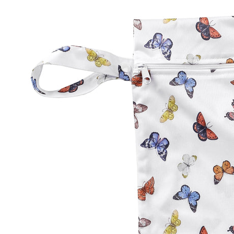 XKKO Wetbag M im Design Schmetterlinge mit geöffneter Druckknopf-Schlaufe zum Aufhängen