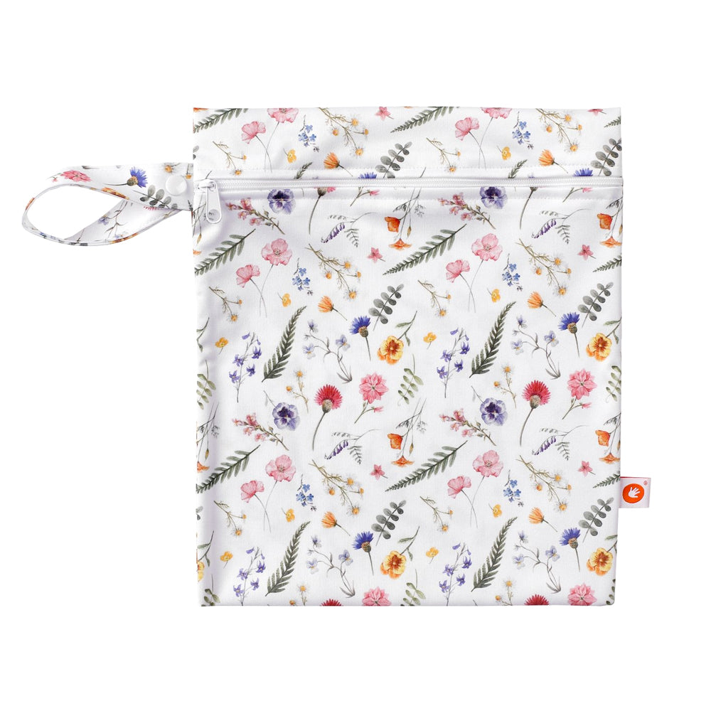 Kleine XKKO Nasstasche Größe S im Design Sommerwiese mit Reißverschluss und Druckknopf-Schlaufe