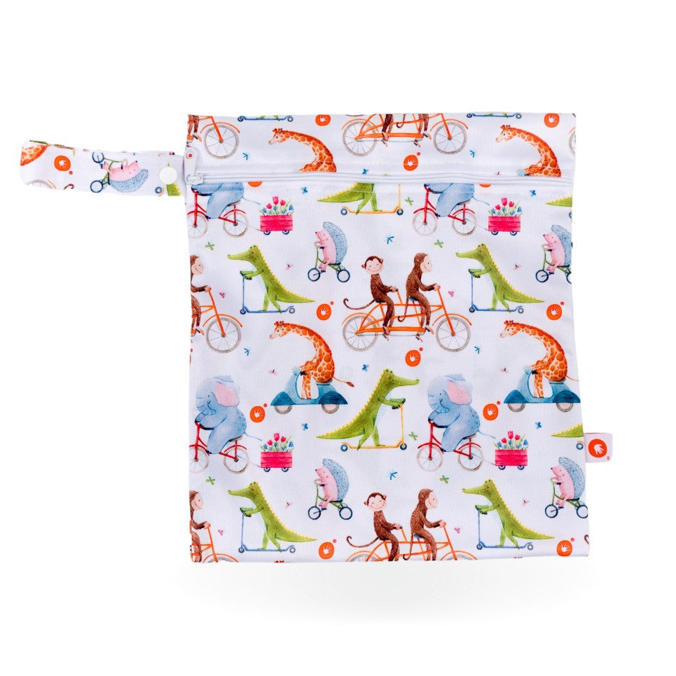 Kleine XKKO Nasstasche Größe S im Design Zoo on the Road mit Reißverschluss und Druckknopf-Schlaufe