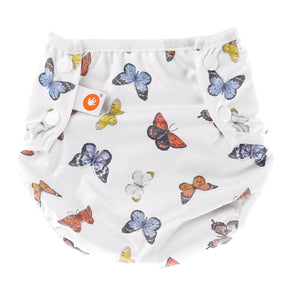 XKKO waschbare Schwimmwindel One Size (4–15 kg) im Design Butterflies (Schmetterlinge) von vorn mit Druckknöpfen