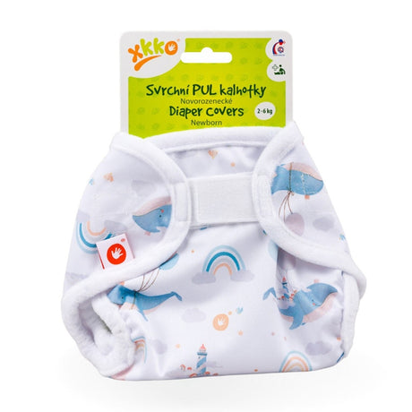 XKKO PUL-Überhose Newborn (2–6 kg) im Design Himmels Wal (Sky Whale) von vorn, mit Druckknöpfen und doppelten Beinbündchen