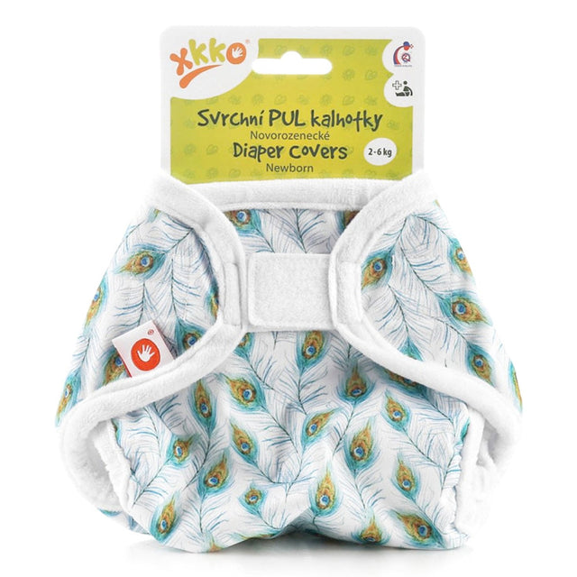 XKKO PUL-Überhose Newborn (2–6 kg) im Design Pfauenfedern von vorn, mit Klettverschluss und doppelten Beinbündchen