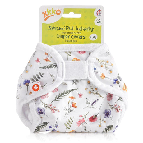 XKKO PUL-Überhose Newborn (2–6 kg) im Design Sommerwiese von vorn, mit Klettverschluss und doppelten Beinbündchen
