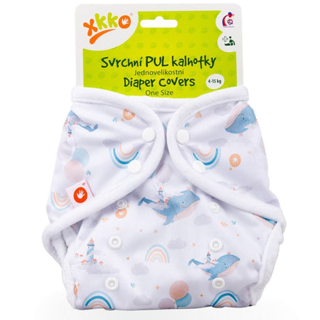 XKKO PUL-Überhose One Size (4–15 kg) im Design Himmels Wal (Sky Whale) von vorn, mit Druckknöpfen und doppelten Beinbündchen