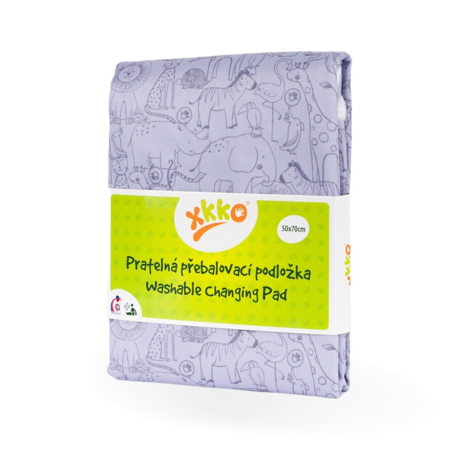 Waschbare XKKO Wickelunterlage im Design Safari Lavender Aura in der Originalverpackung