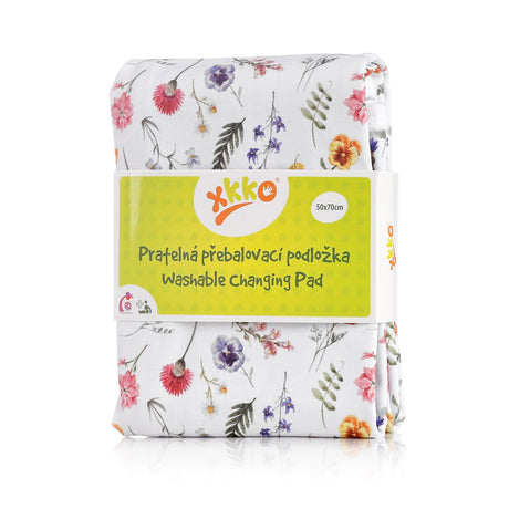 Waschbare XKKO Wickelunterlage im Design Sommerwiese in der Originalverpackung