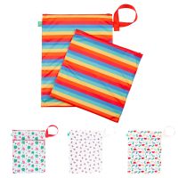 Vorschau: TotsBots - doppelter Wetbag mit Trockenfach Gr. M (38x30 cm) Vorschau: TotsBots - doppelter Wetbag mit Trockenfach Gr. M (38x30 cm)